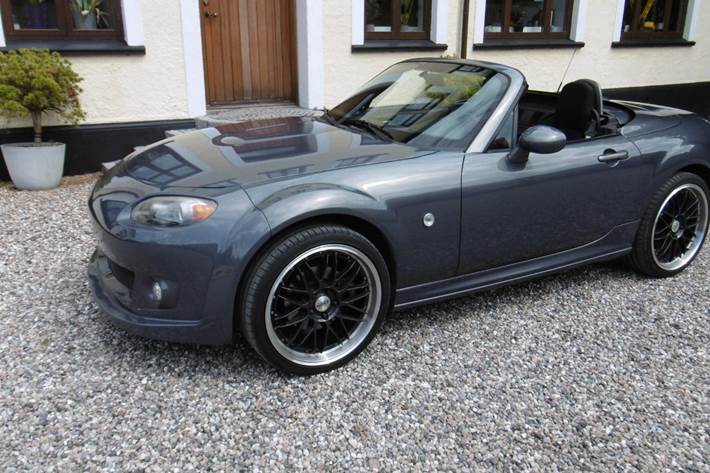 Grå Mazda MX-5 fra 2007