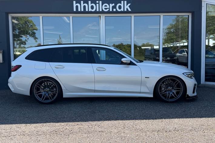 Hvid BMW 330e fra 2020