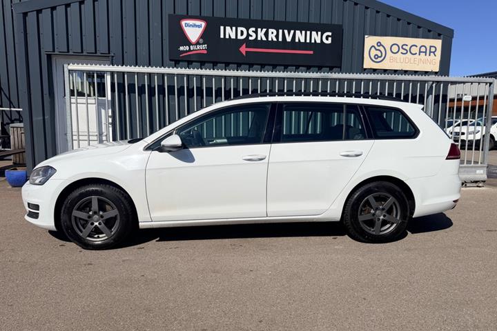 Hvid VW Golf VII fra 2015