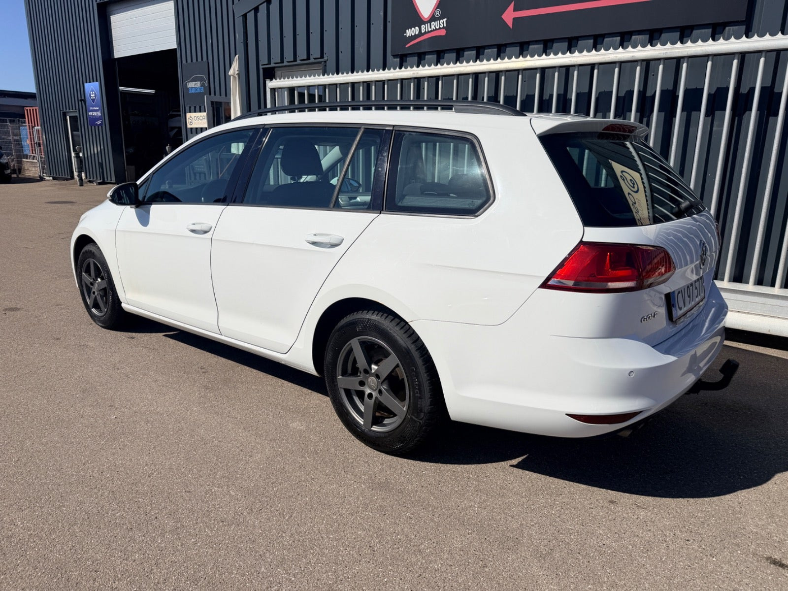 Hvid VW Golf VII fra 2015