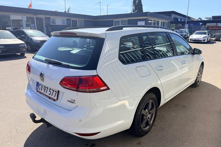 Hvid VW Golf VII fra 2015