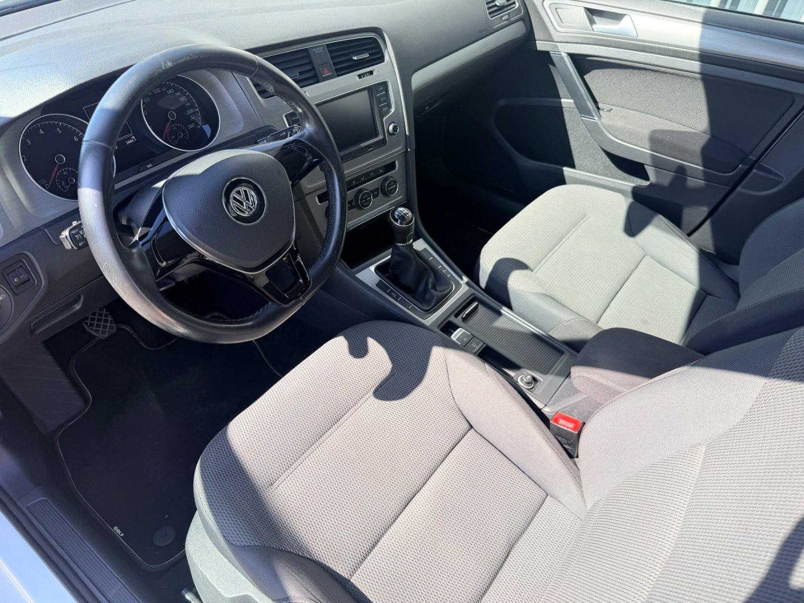 Hvid VW Golf VII fra 2015