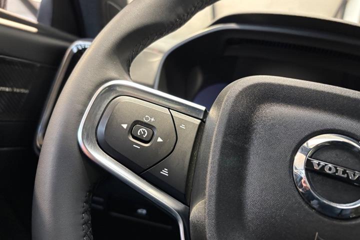 Sølv Volvo C40 fra 2023