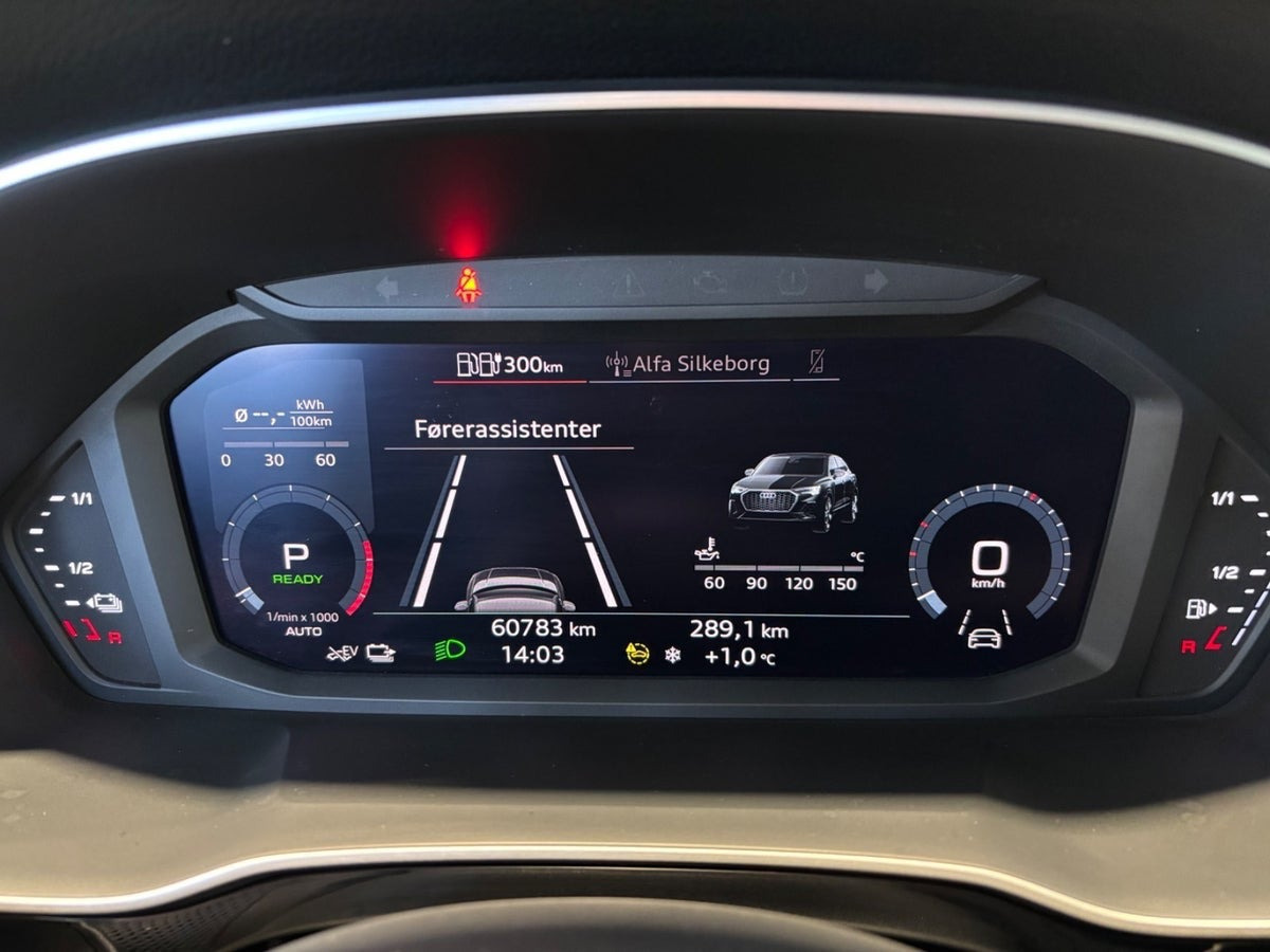 Blå Audi Q3 fra 2021