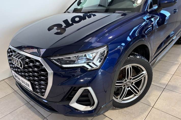 Blå Audi Q3 fra 2021