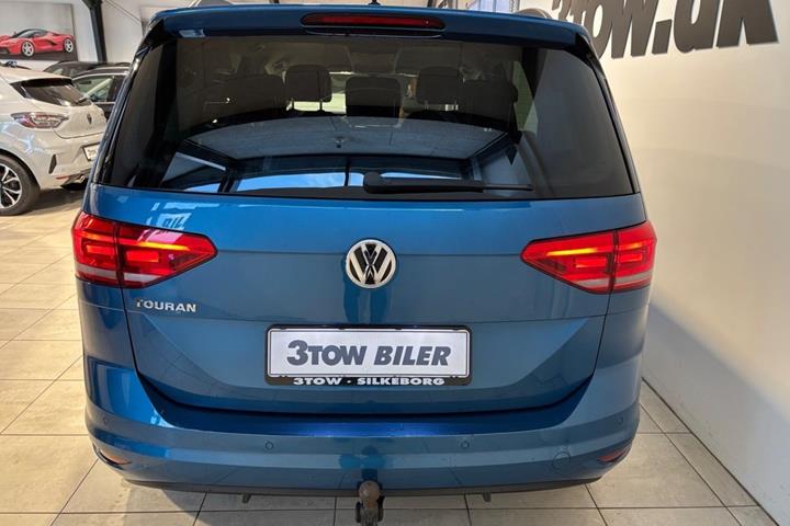 Blå VW Touran fra 2020