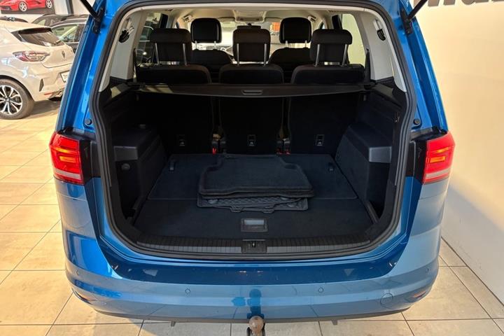 Blå VW Touran fra 2020
