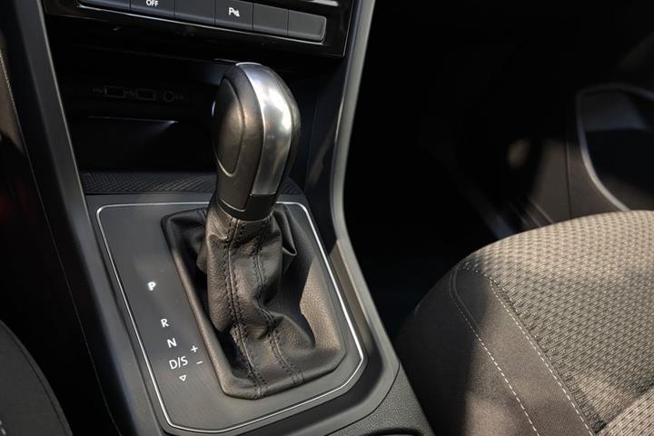 Blå VW Touran fra 2020