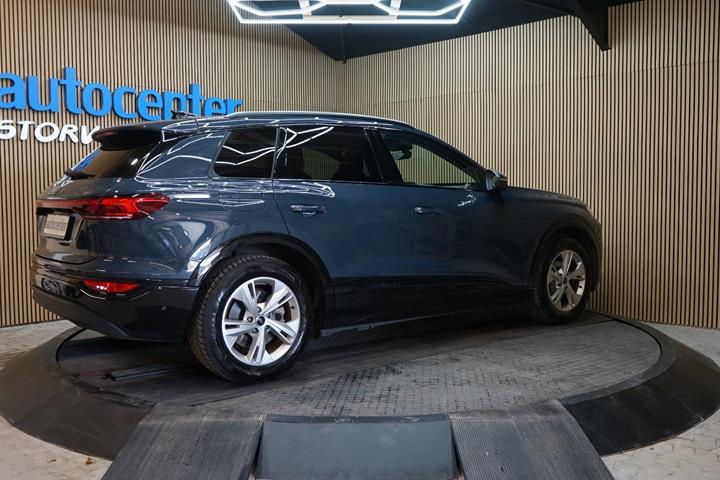 Blå Audi Q6 e-tron fra 2025