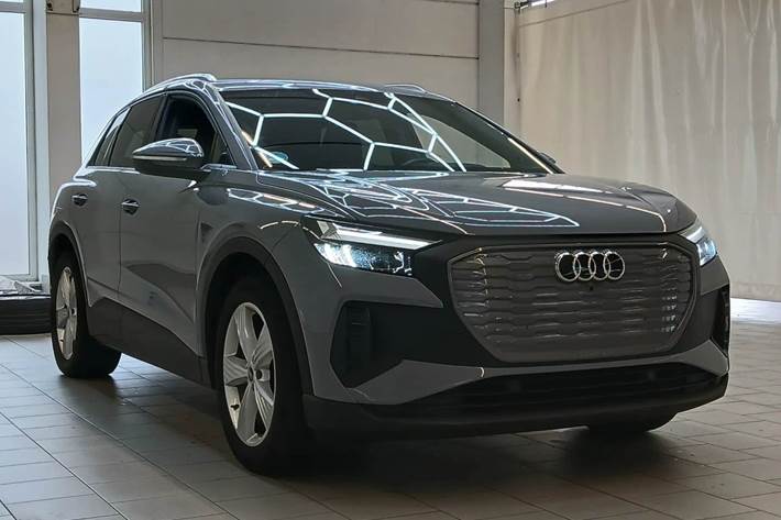 Grå Audi Q4 e-tron fra 2023