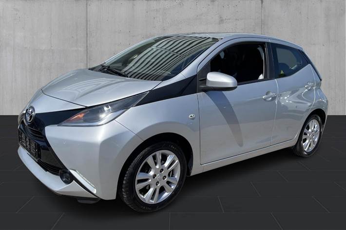 Sølv Toyota Aygo fra 2015
