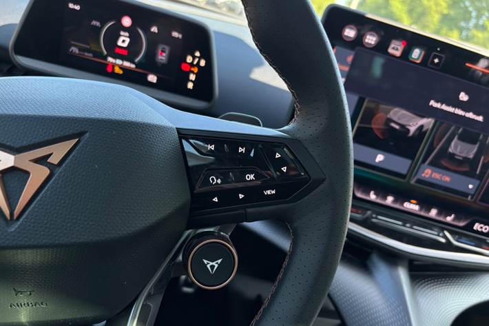 Blå Cupra Tavascan fra 2025