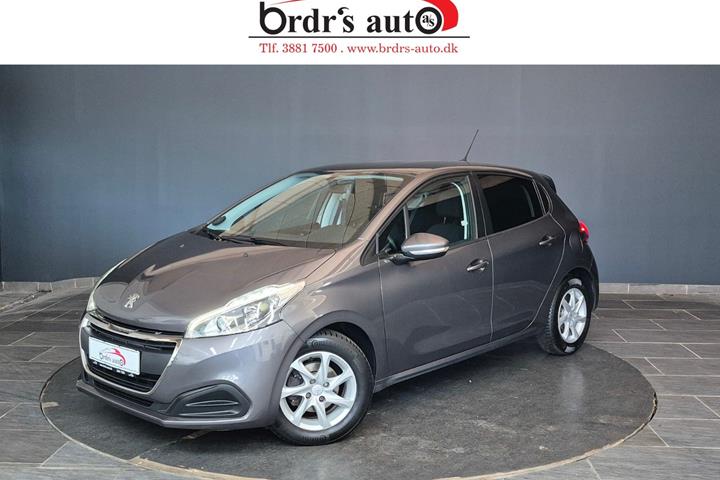 Grå Peugeot 208 fra 2019 set udefra