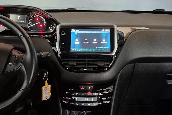 Grå Peugeot 208 fra 2019