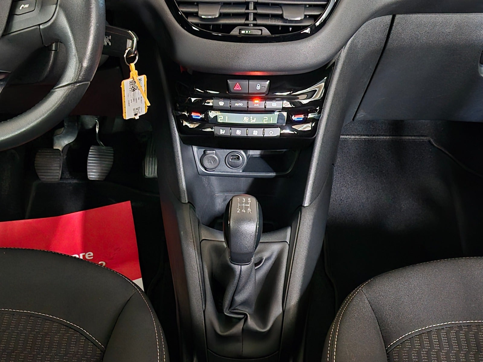 Grå Peugeot 208 fra 2019