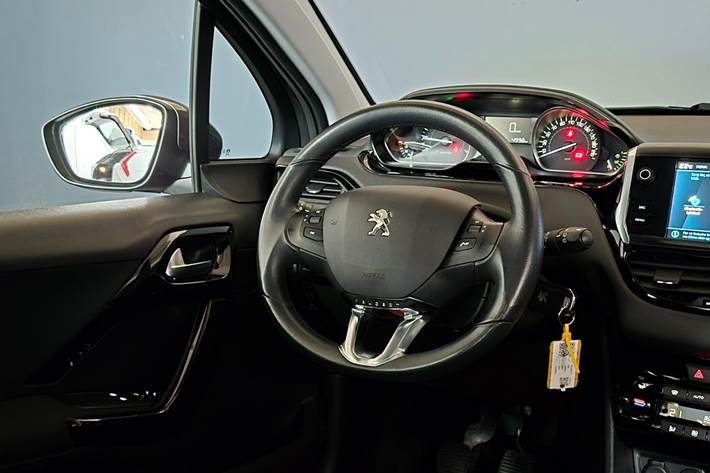 Grå Peugeot 208 fra 2019