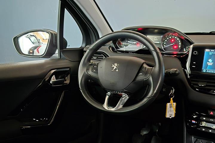 Grå Peugeot 208 fra 2019