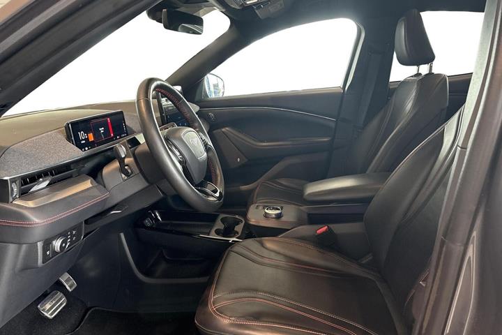 Grå Ford Mustang Mach-E fra 2021