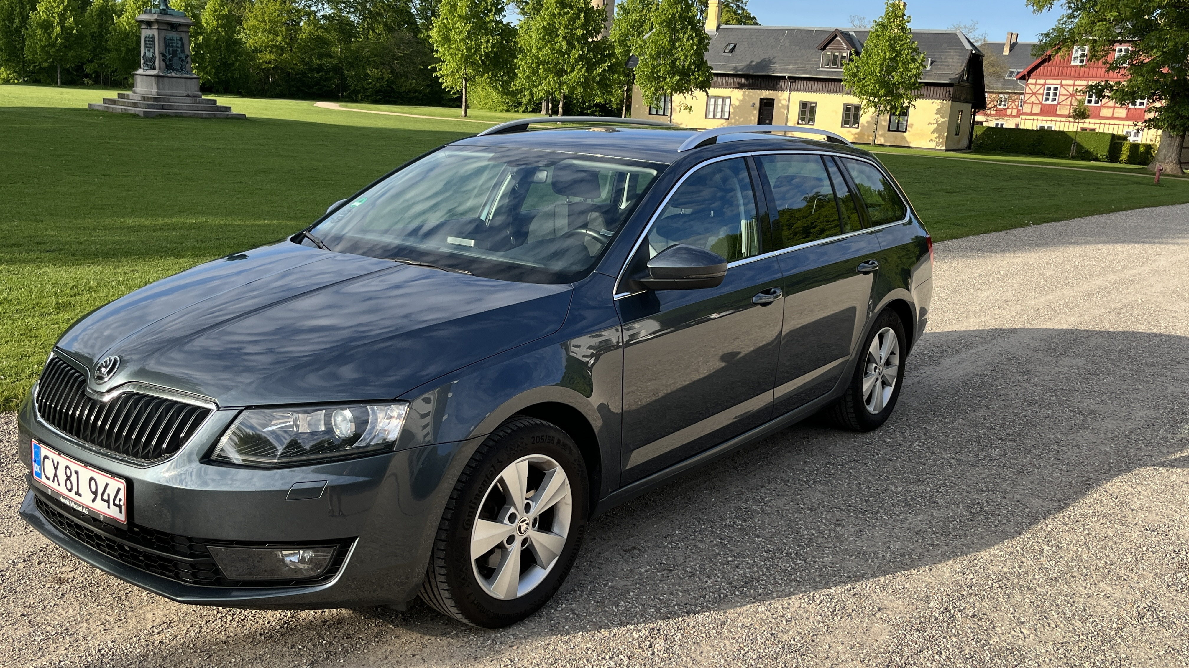 Grå Skoda Octavia fra 2016
