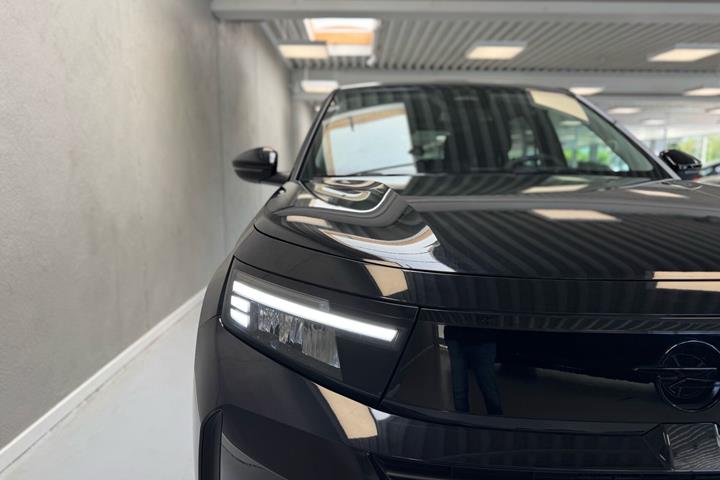 Sort Opel Frontera fra 2025