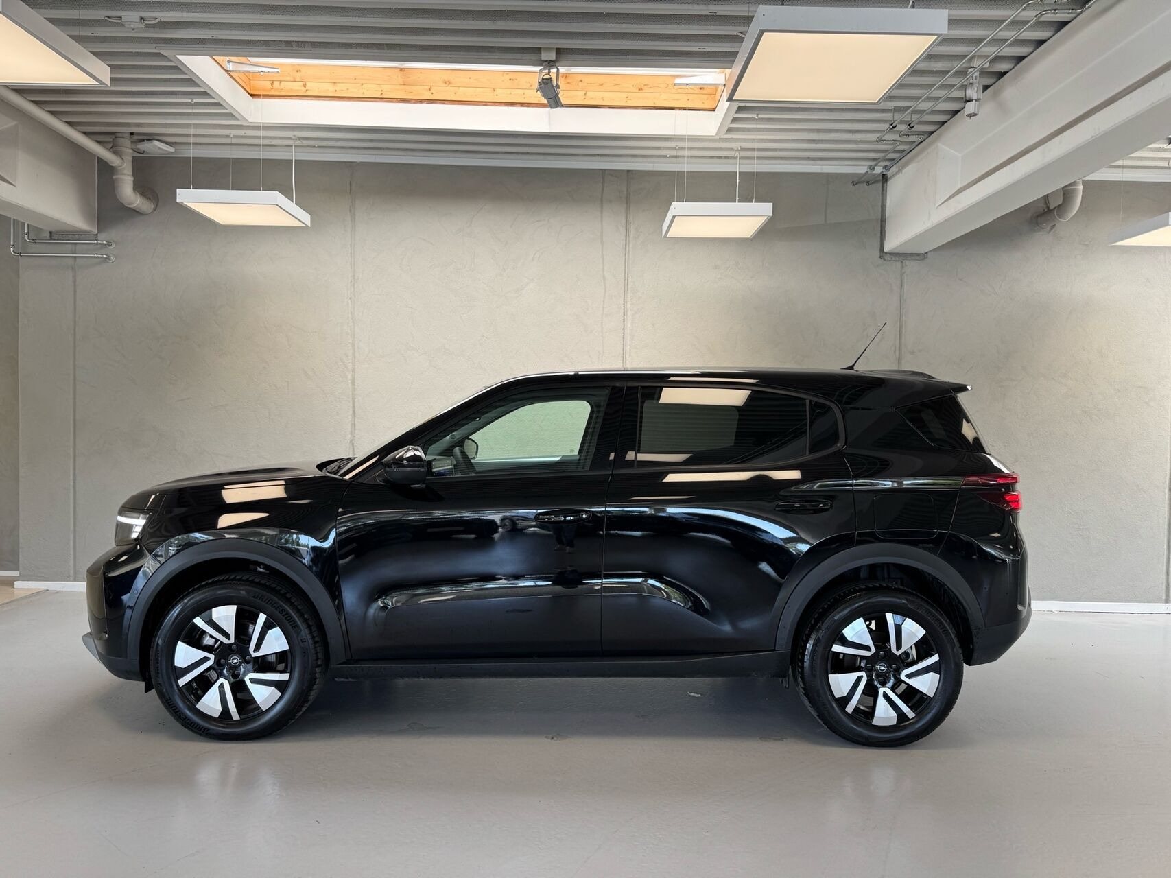 Sort Opel Frontera fra 2025