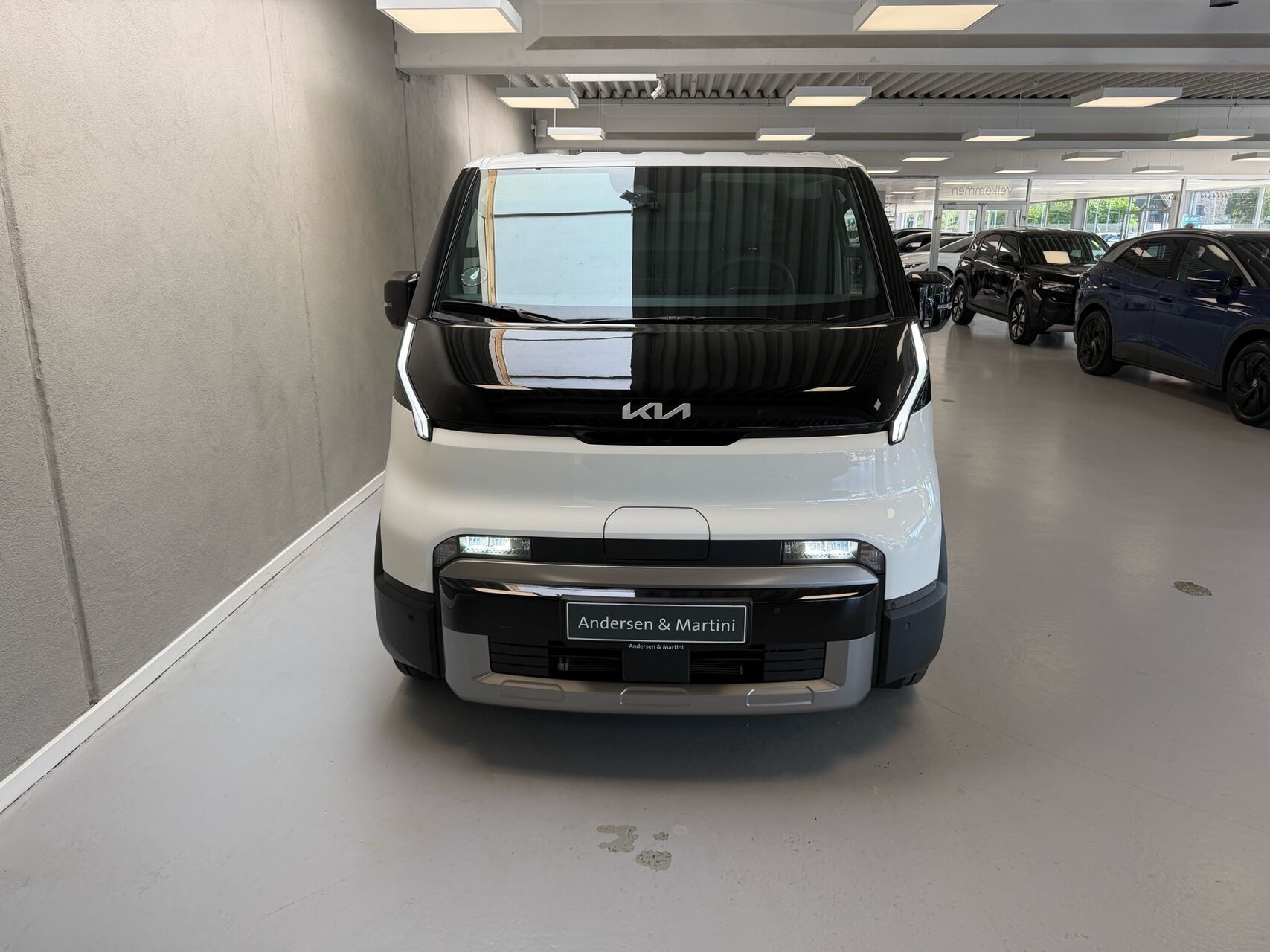 Hvid Kia PV5 Cargo fra 2026 set udefra