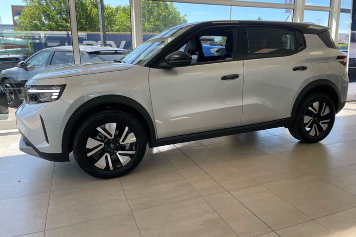 Sølv Opel Frontera fra 2025
