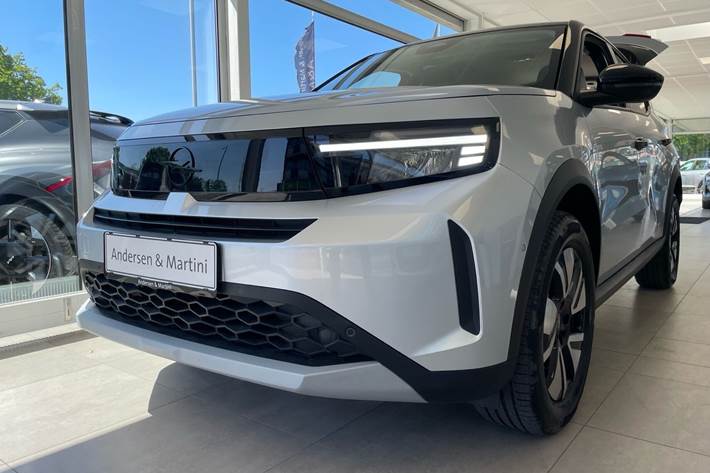 Sølv Opel Frontera fra 2025