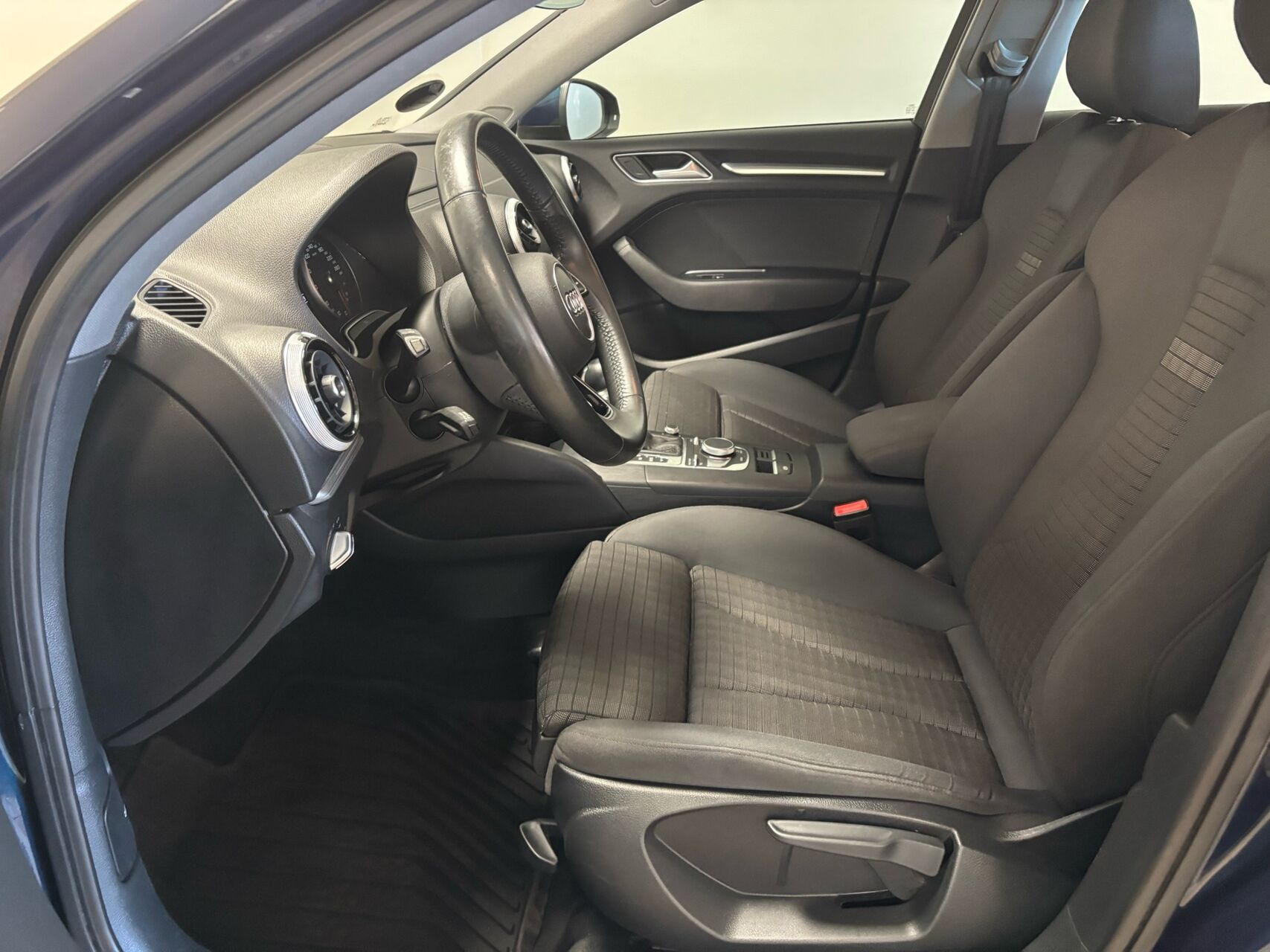 Blå Audi A3 fra 2019