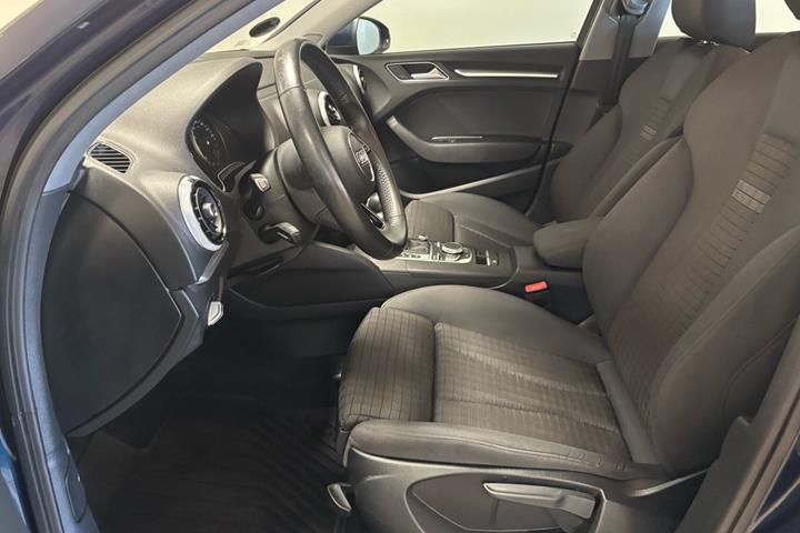 Blå Audi A3 fra 2019