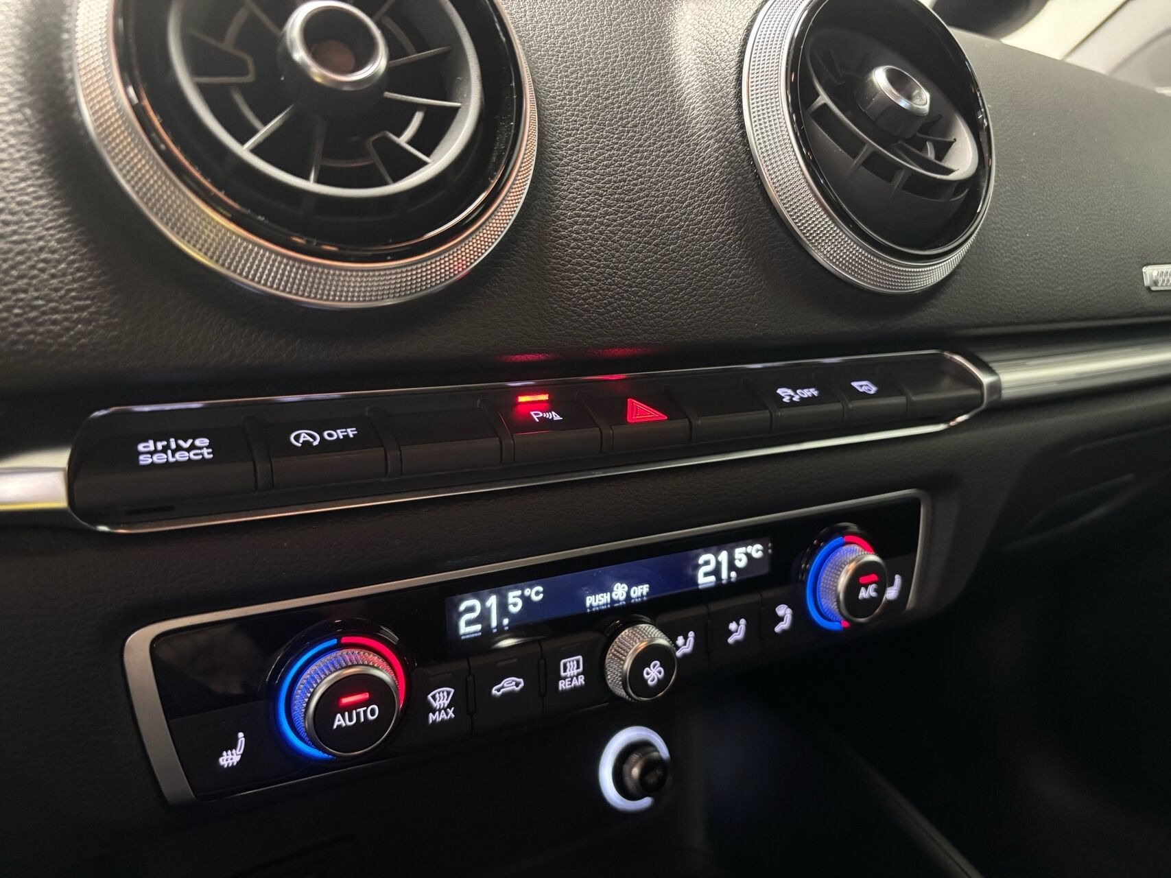 Blå Audi A3 fra 2019