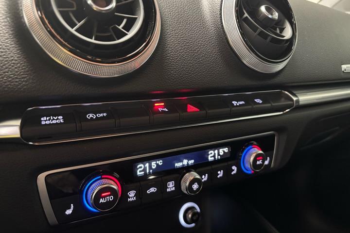 Blå Audi A3 fra 2019