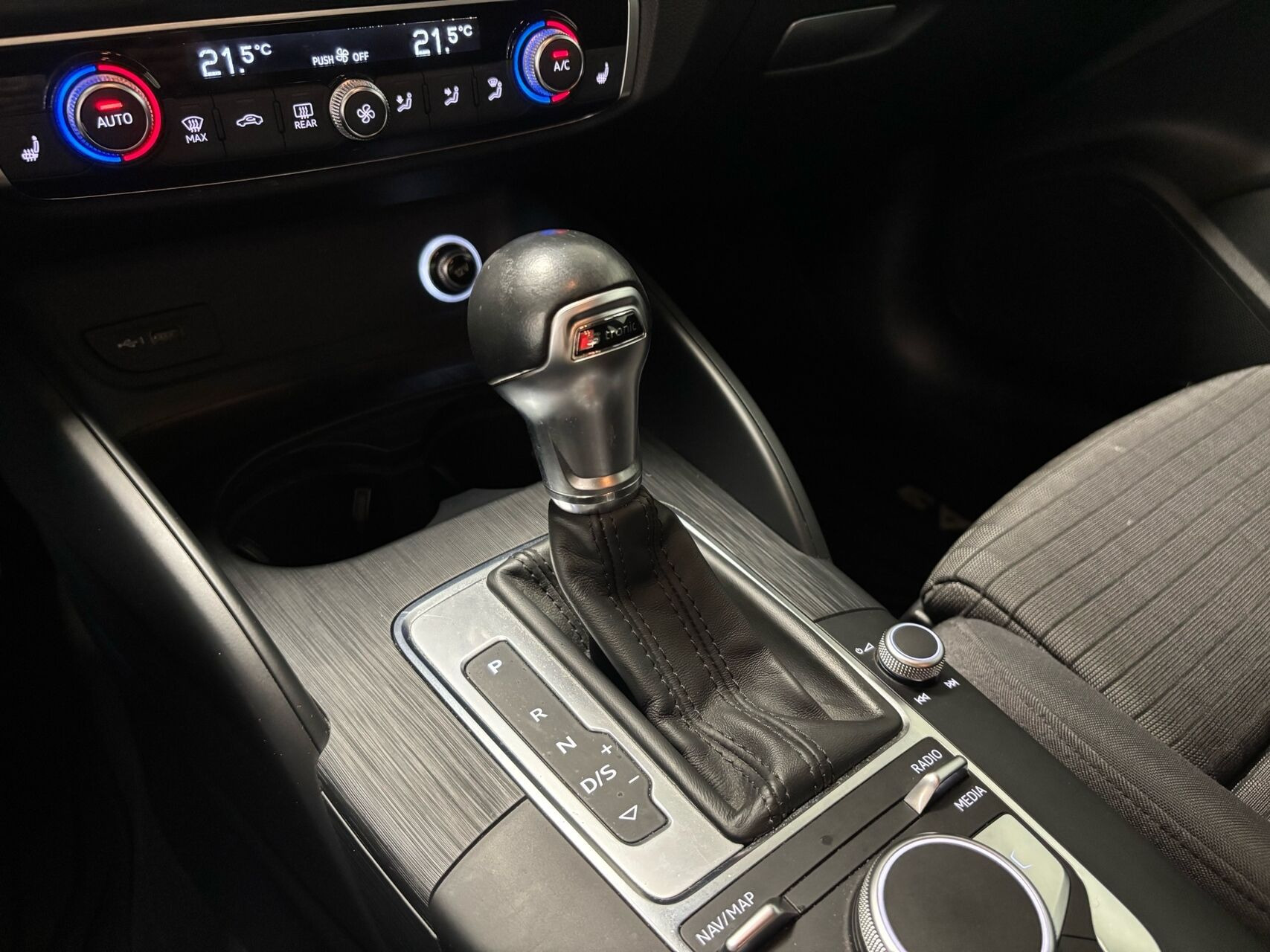 Blå Audi A3 fra 2019