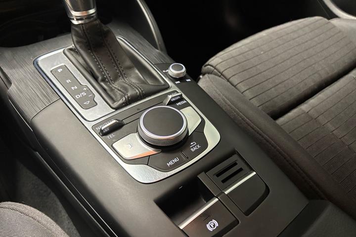 Blå Audi A3 fra 2019