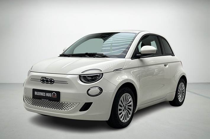 Hvid Fiat 500e fra 2023