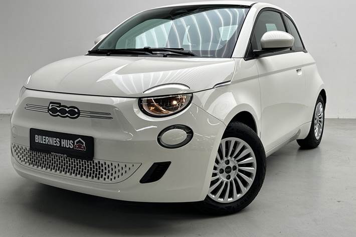 Hvid Fiat 500e fra 2023