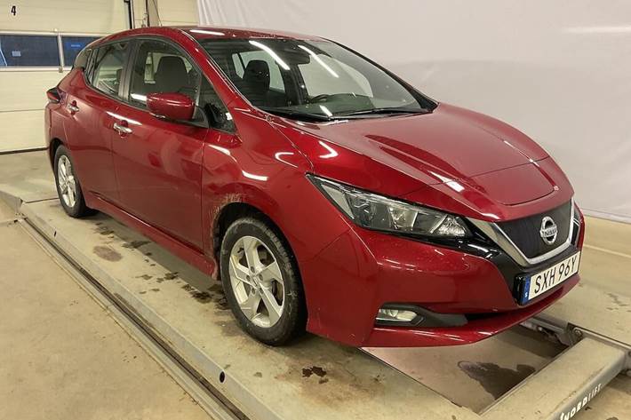 Rød Nissan Leaf fra 2022