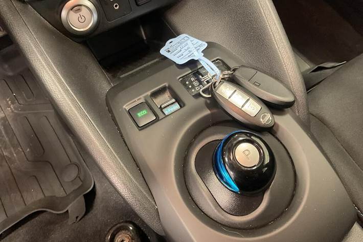 Rød Nissan Leaf fra 2022