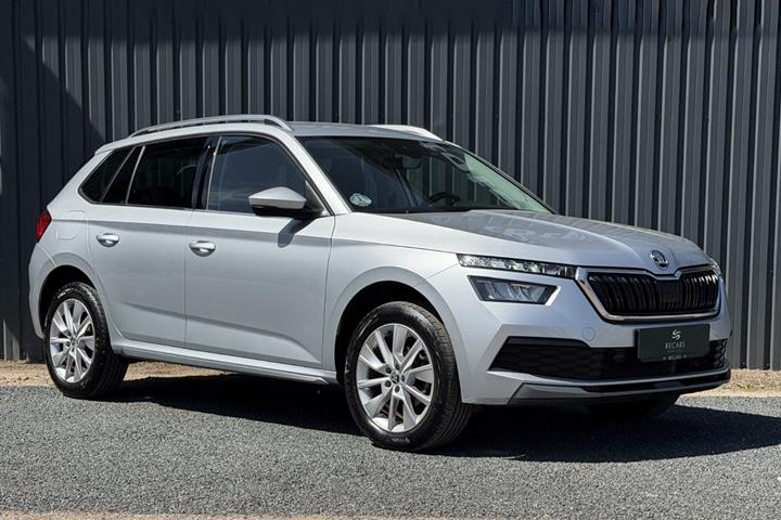 Sølv Skoda Kamiq fra 2021 set udefra