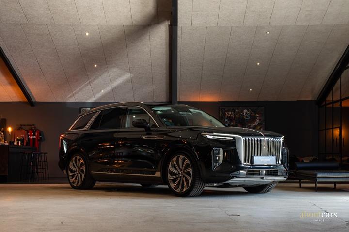 Sort Hongqi E-HS9 fra 2023 set udefra