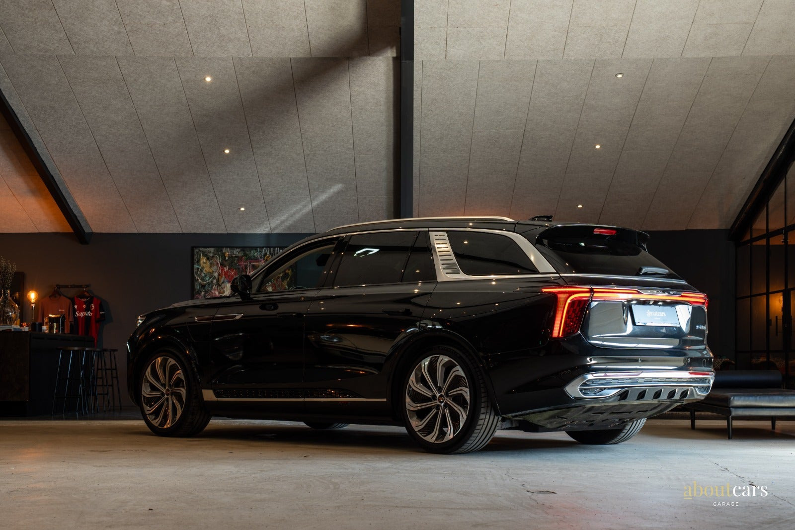 Sort Hongqi E-HS9 fra 2023