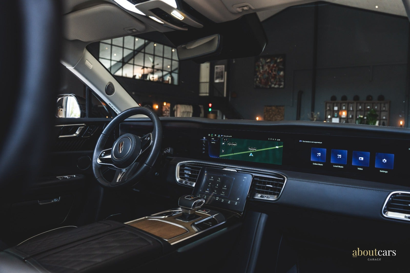 Sort Hongqi E-HS9 fra 2023