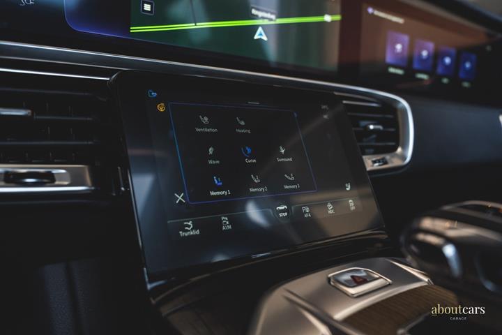 Sort Hongqi E-HS9 fra 2023