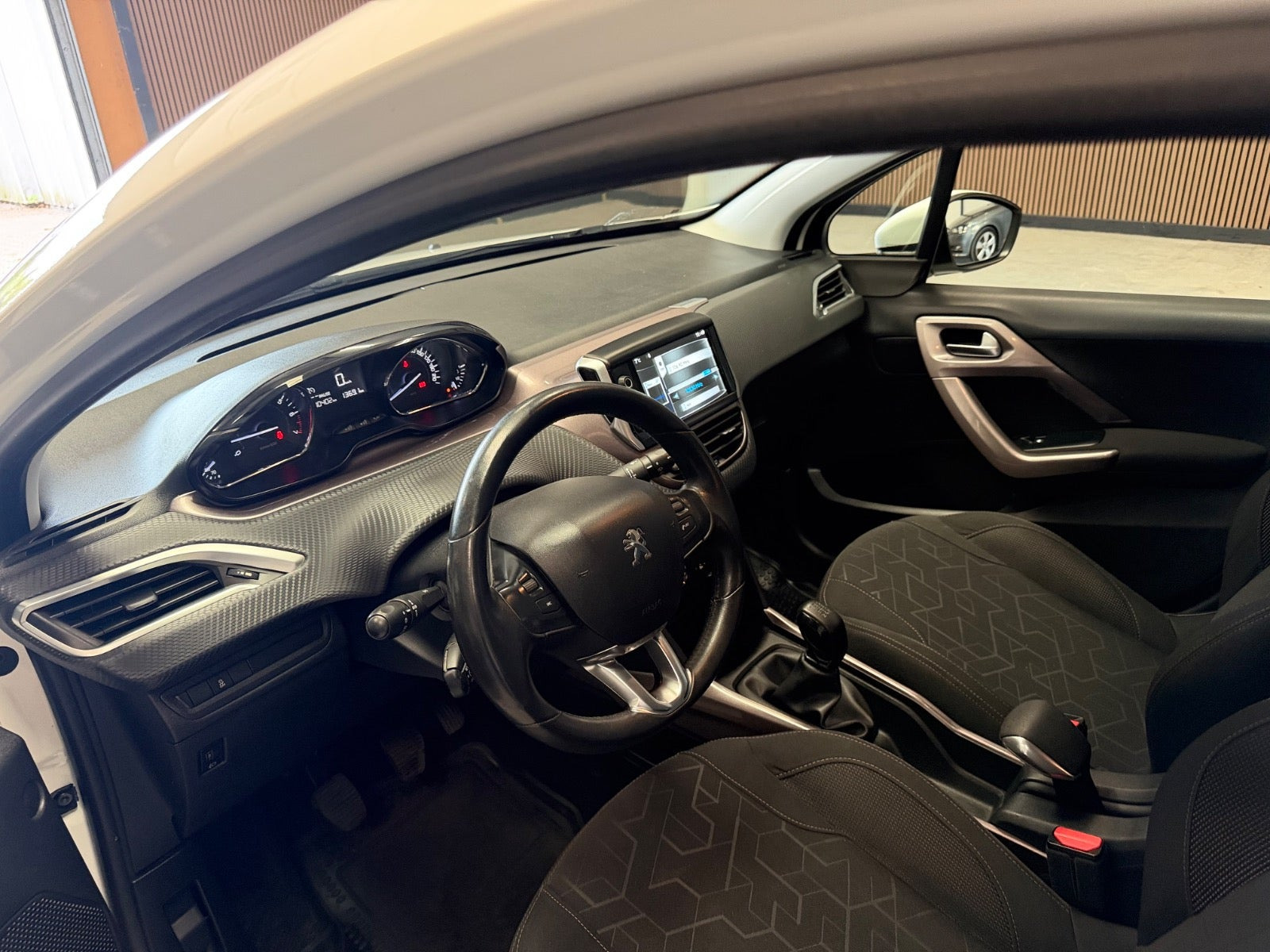 Hvid Peugeot 2008 fra 2014