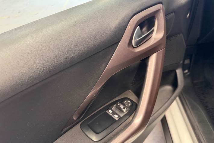 Hvid Peugeot 2008 fra 2014