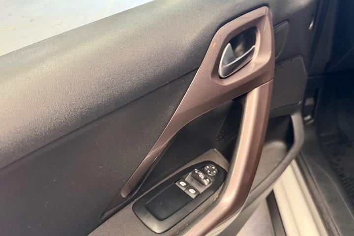 Hvid Peugeot 2008 fra 2014