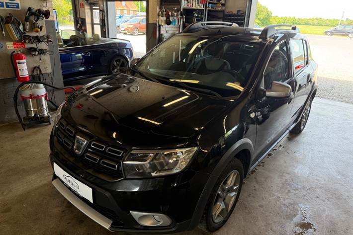 Grå Dacia Sandero Stepway fra 2018