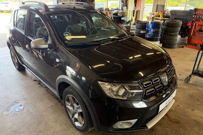 Grå Dacia Sandero Stepway fra 2018