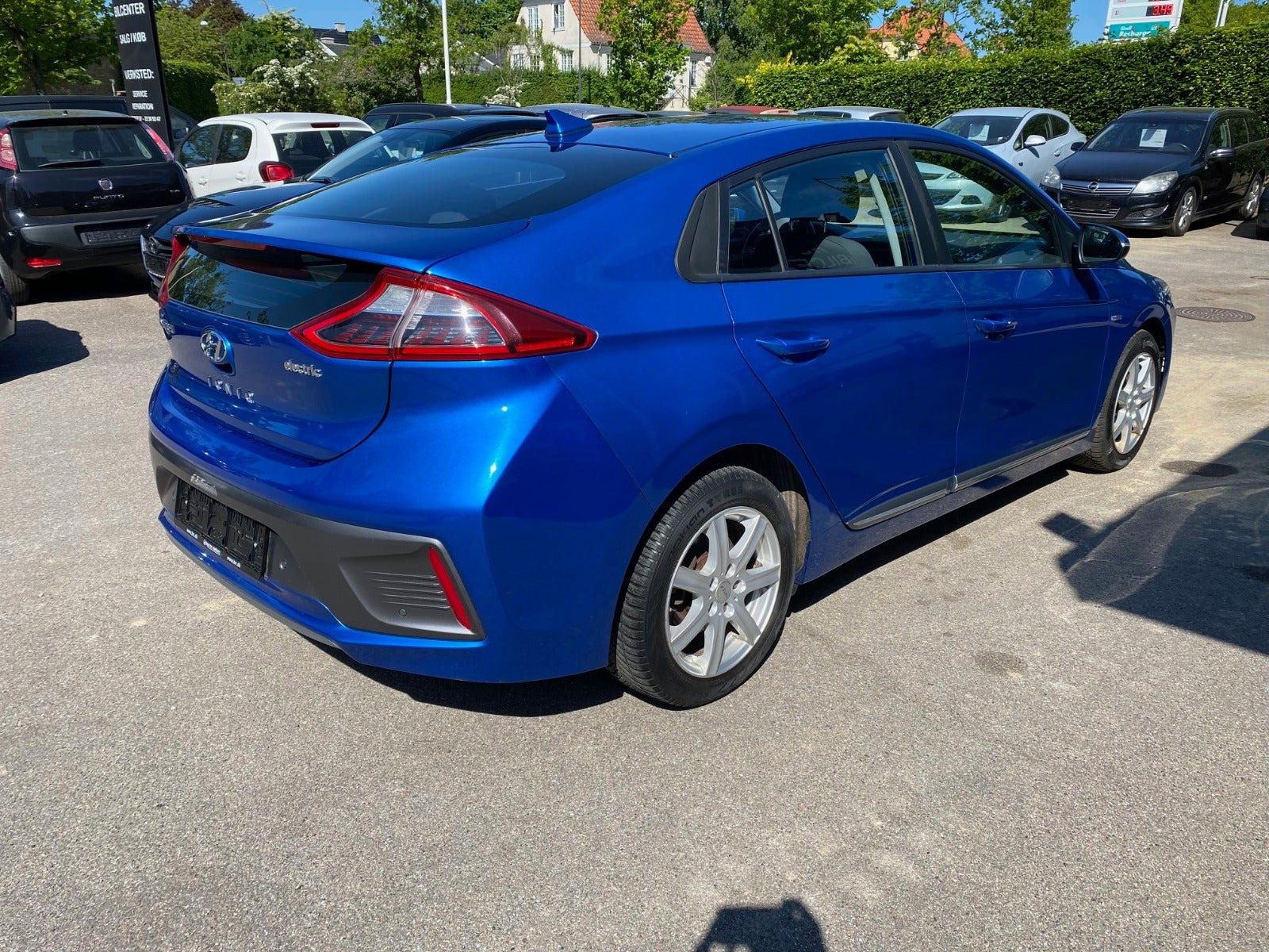 Blå Hyundai Ioniq fra 2017
