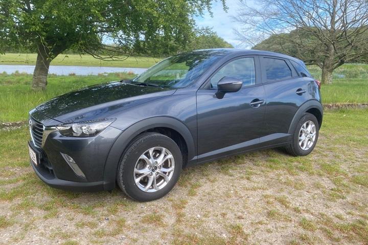 Grå Mazda CX-3 fra 2015 set udefra